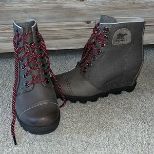 JOAN OF ARCTIC WEDGE II PDX BOOTIE